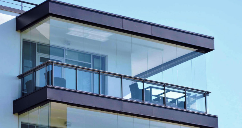 بالکن شیشه ای ثابت (Fixed Glass Balcony)